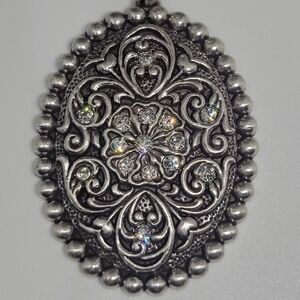 Elegant Silver Pendant with Intricate Design